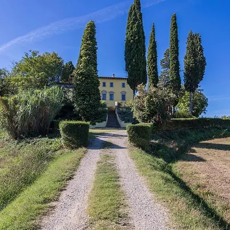 Villa Palazzaccio 26, Emma Arezzo