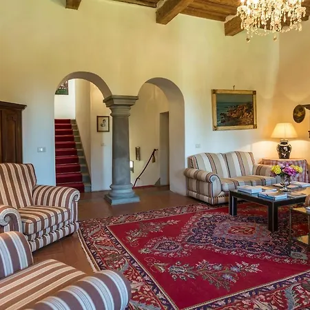 Villa Palazzaccio 26, Emma Arezzo